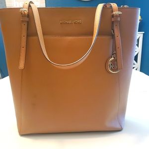 Micheal kors tote